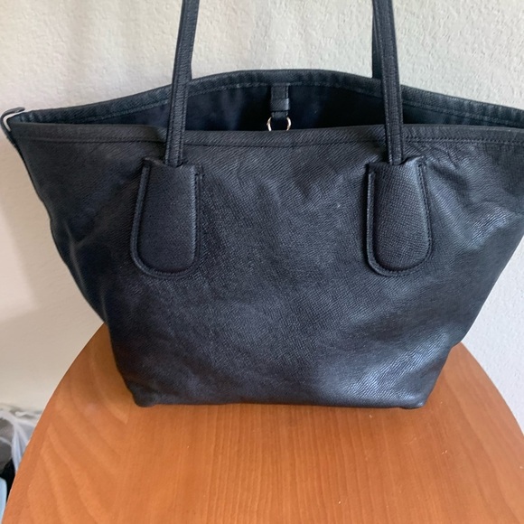 Coach Crossgrain Leather Taxi Tote Black
Shoulder Bag - Picture 2 of 11